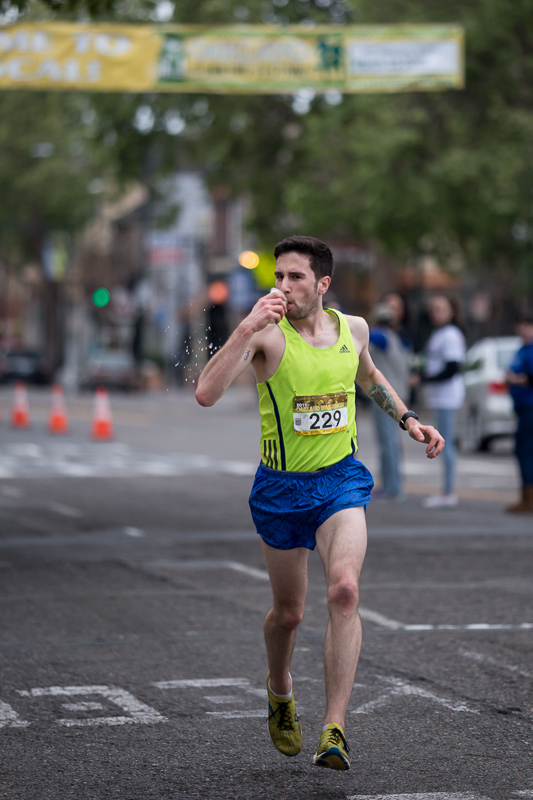 Jesse Cherry wins the 2015 Oakland Marathon